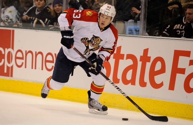 The Florida Panthers are signing KHL free agent Evgeni Dadonov