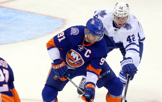 John Tavares and Tyler Bozak are two of the top NHL free agent centers that could hit the open market this offseason.