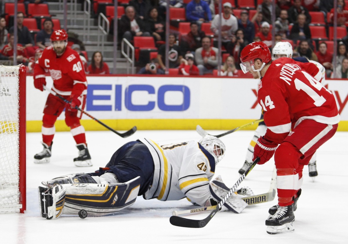 Robin Lehner meets with the Detroit Red Wings.