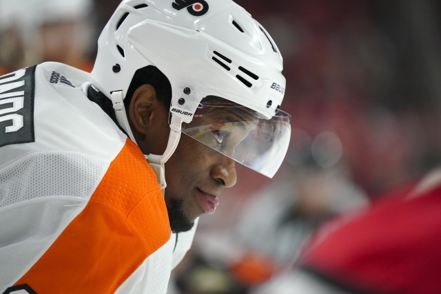 The Philadelphia Flyers and Wayne Simmonds have held preliminary talks.