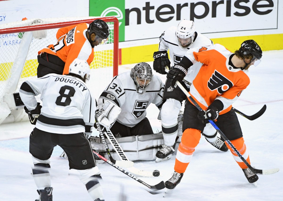 The Philadelphia Flyers have spoken with the Los Angeles Kings about Jonathan Quick.