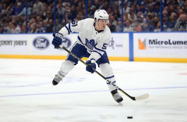 Why has unrestricted free agent defenseman Jake Gardiner still looking to sign a contract for next season?