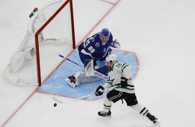 Last offseason Dallas Stars Joe Pavelski was an unrestricted free agent. Two of the teams that were interested in signing him were the Stars and Tampa Bay Lightning.
