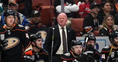 Anaheim Ducks GM Bob Murray resign and will enter a substance abuse and treatment program.