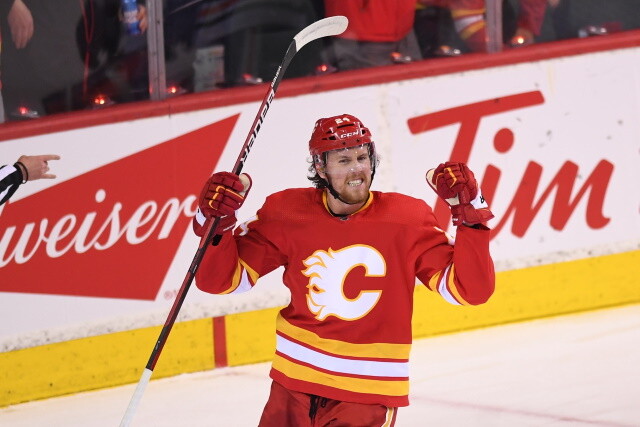 The Calgary Flames re-sign Brett Ritchie and Adam Ruzicka. The New York Islanders re-sign Parker Wotherspoon, sign Nikita Soshnikov.