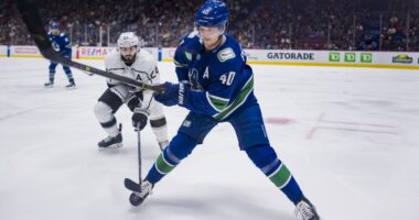 If Elias Pettersson is wanting to sign for 3-4 year or 7-8 years, could determine if the Vancouver Canucks offer below or above $10 million.