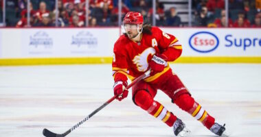 Though the NHL Rumors mill is quite could there big a chance down the line that Chris Tanev and the Vancouver Canucks reunite?