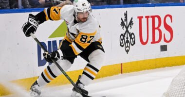 Sidney Crosby signing a new two year deal with the Pittsburgh Penguins shows he has a commitment to winning with one club